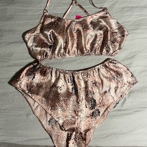 Used once snake print lounge wear